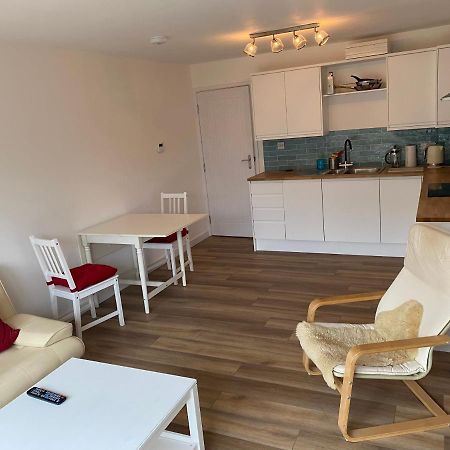 Adorable One-Bedroom Flat With Patio Garden. Southwick  Zewnętrze zdjęcie