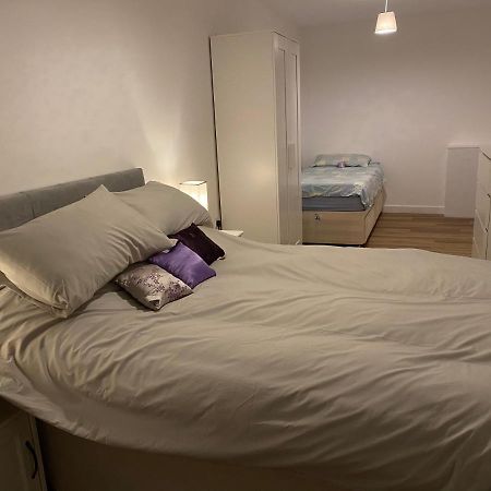 Adorable One-Bedroom Flat With Patio Garden. Southwick  Zewnętrze zdjęcie