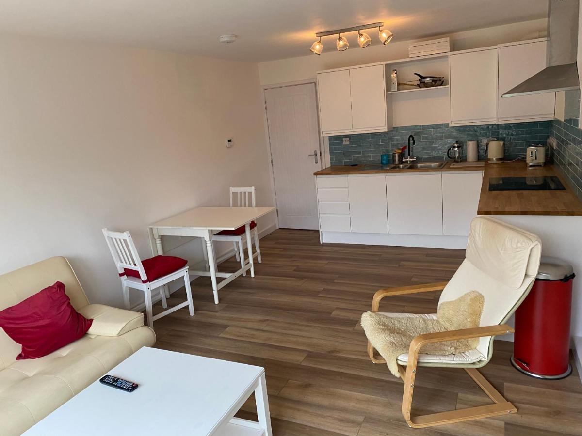 Adorable One-Bedroom Flat With Patio Garden. Southwick  Zewnętrze zdjęcie