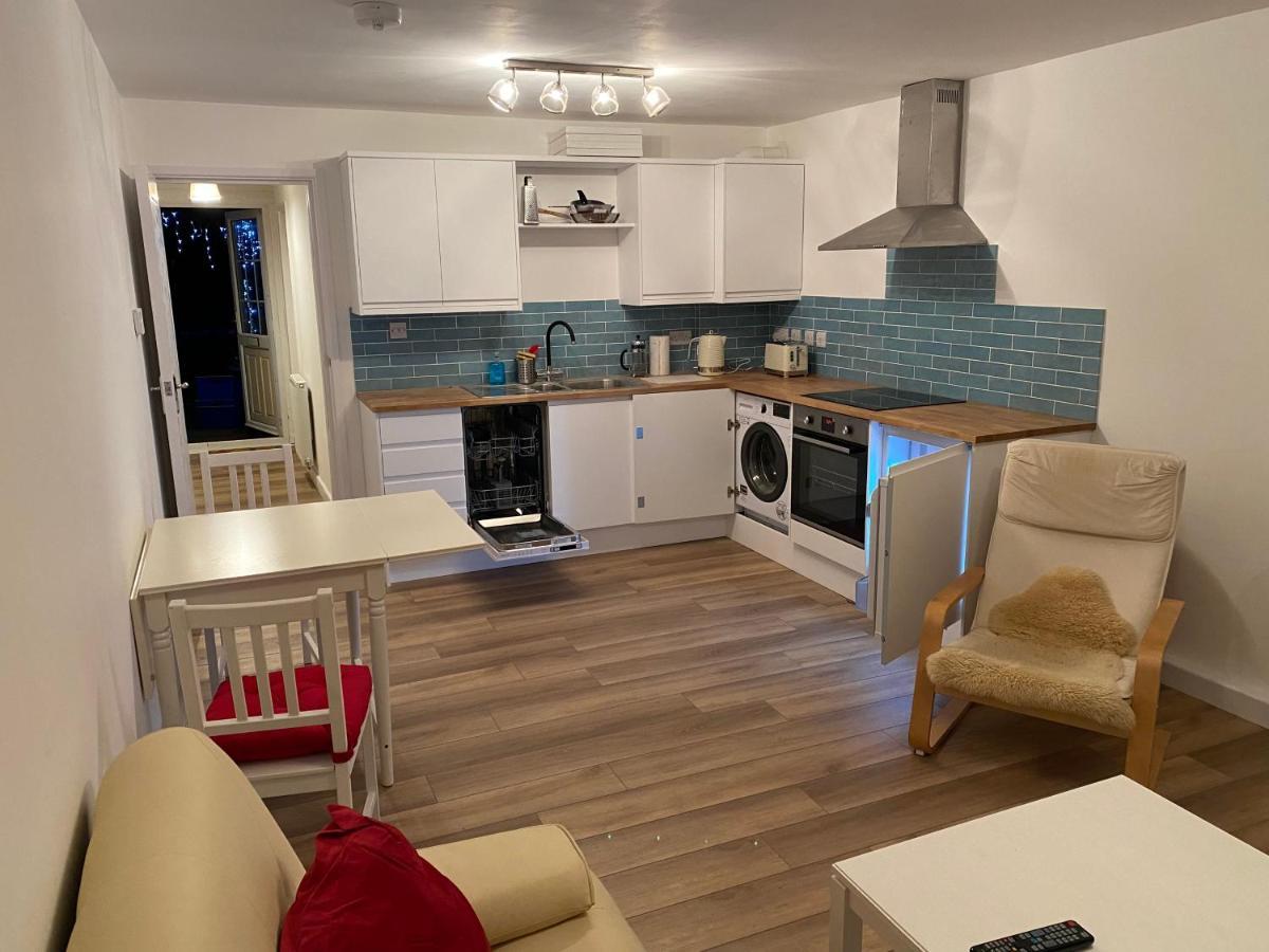 Adorable One-Bedroom Flat With Patio Garden. Southwick  Zewnętrze zdjęcie