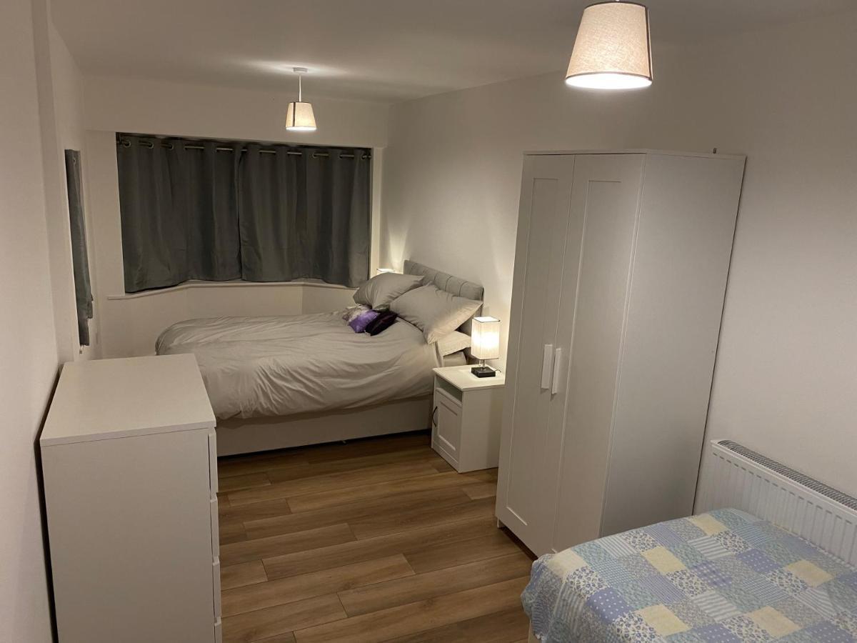 Adorable One-Bedroom Flat With Patio Garden. Southwick  Zewnętrze zdjęcie
