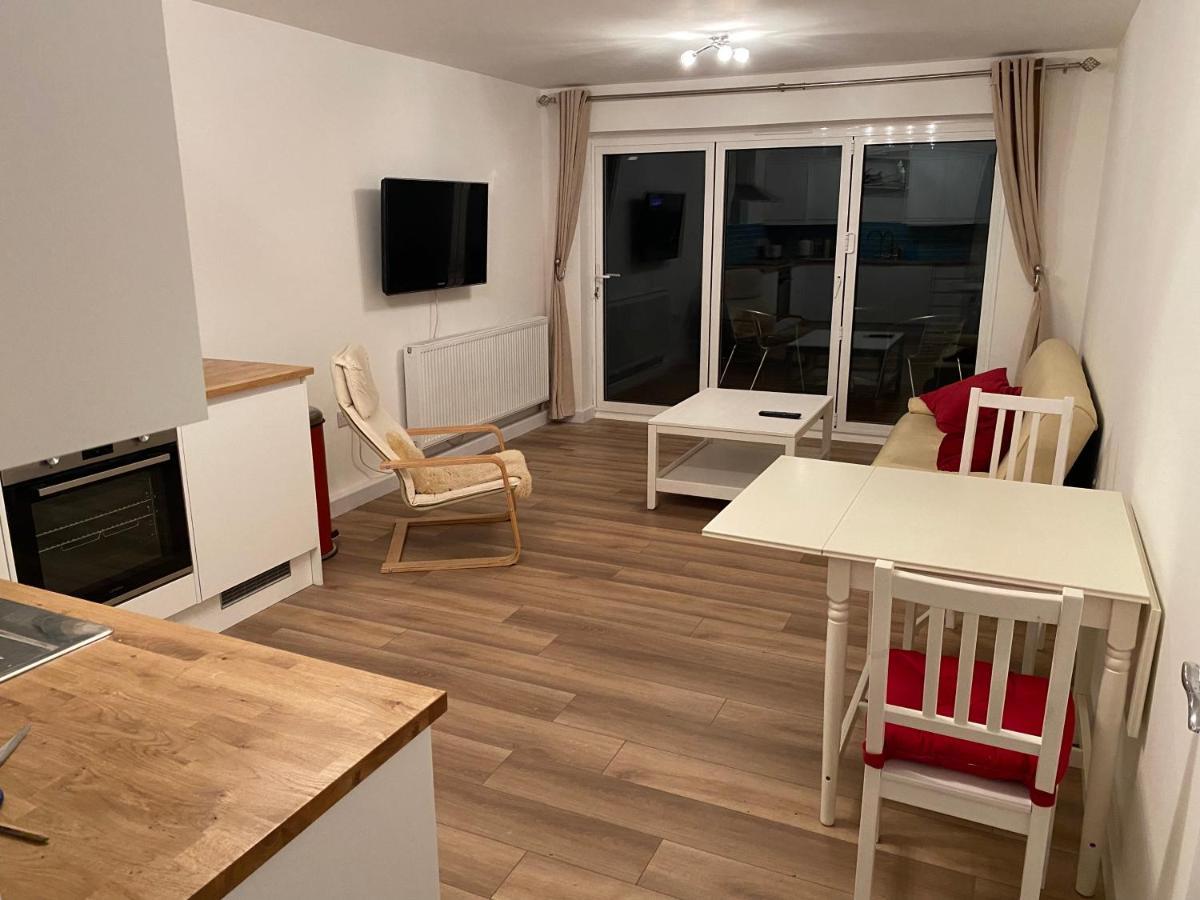 Adorable One-Bedroom Flat With Patio Garden. Southwick  Zewnętrze zdjęcie