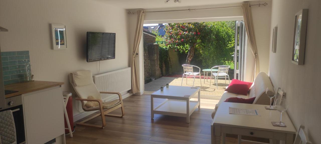 Adorable One-Bedroom Flat With Patio Garden. Southwick  Zewnętrze zdjęcie