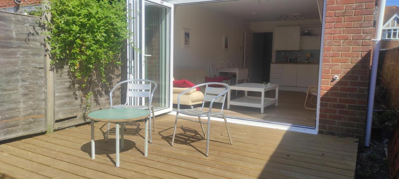 Adorable One-Bedroom Flat With Patio Garden. Southwick  Zewnętrze zdjęcie